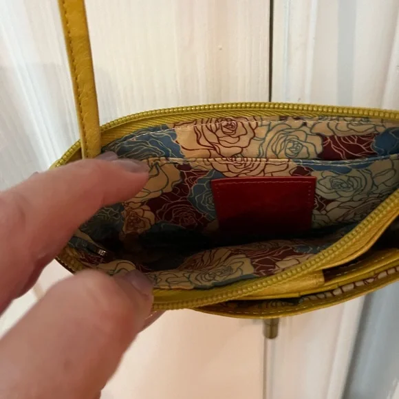 Hobo small yellow crossbody purse - Picture 5 of 5